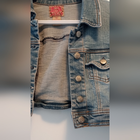 Premium Vintage Denim Crop Jacket - Picture 3 of 8